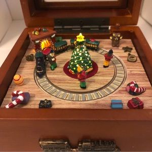 Mr. Christmas Music Box. Animated with Led and train. “Jingle Bells”2006